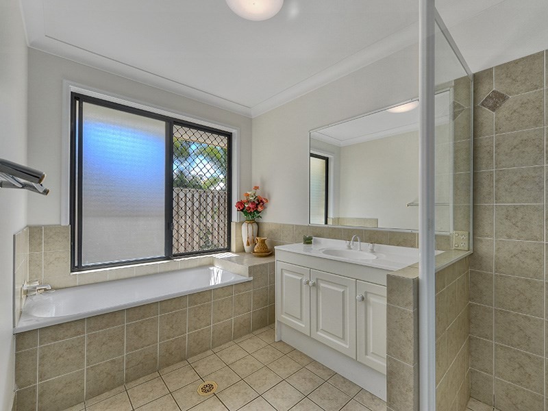 8 Pinehurst Court, Albany Creek QLD 4035