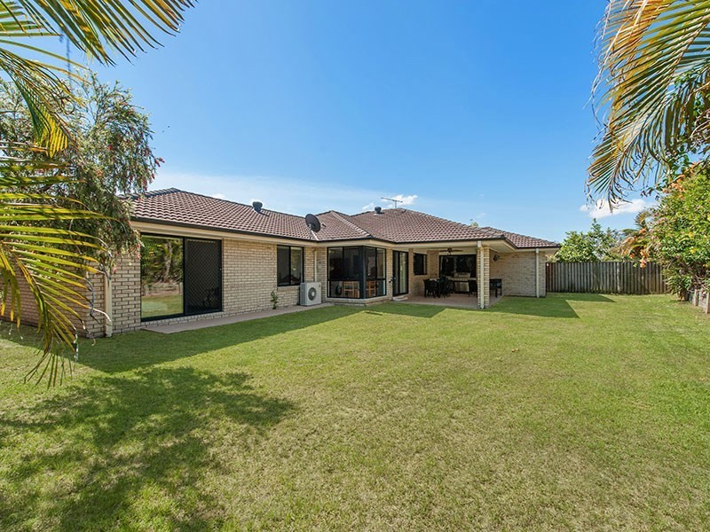 8 Pinehurst Court, Albany Creek QLD 4035