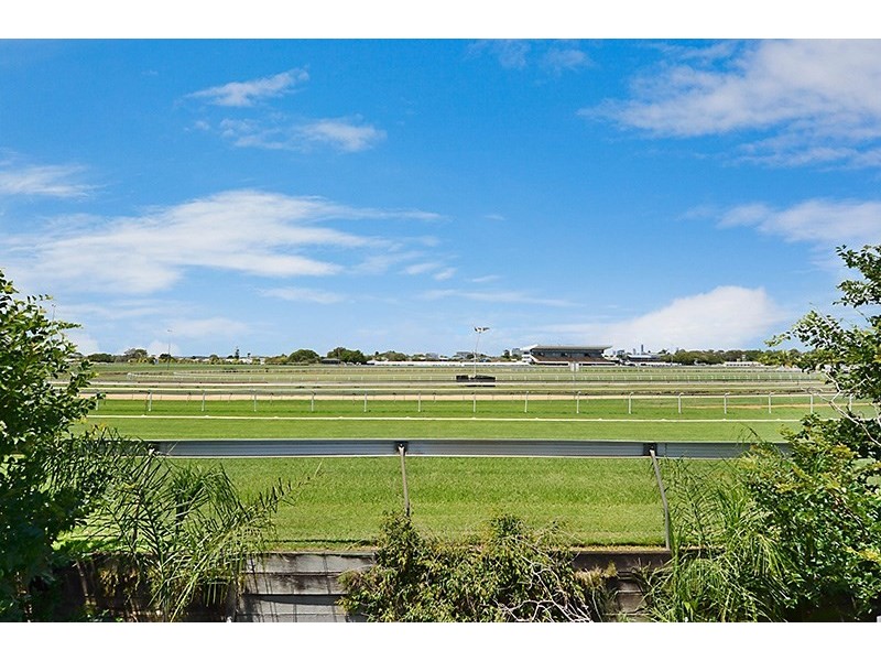 97 Raceview Avenue, Hendra QLD 4011