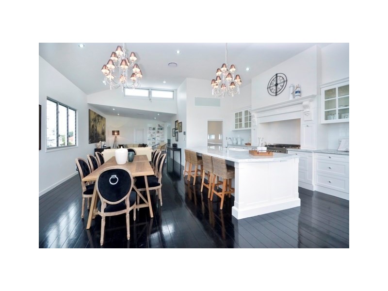 61 Raceview Avenue, Hendra QLD 4011