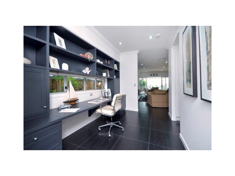 61 Raceview Avenue, Hendra QLD 4011