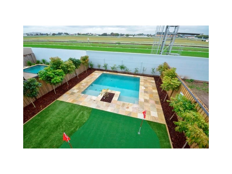 61 Raceview Avenue, Hendra QLD 4011