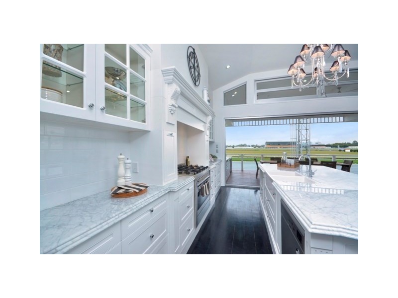 61 Raceview Avenue, Hendra QLD 4011