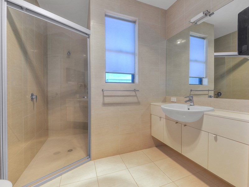 2/1C Crescent Road, Hamilton QLD 4007