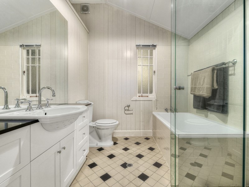 10 Marne Road, Albion QLD 4010