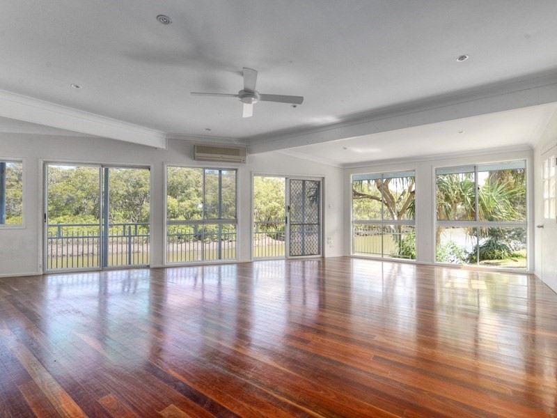 2 Lima Street, Nudgee Beach QLD 4014