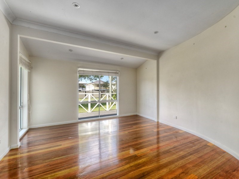 2 Lima Street, Nudgee Beach QLD 4014