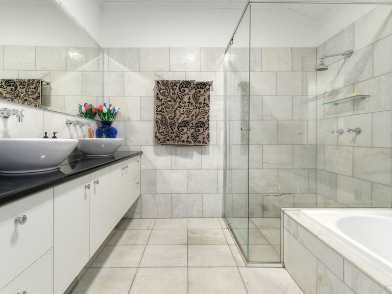 3 Arran Avenue, Hamilton QLD 4007