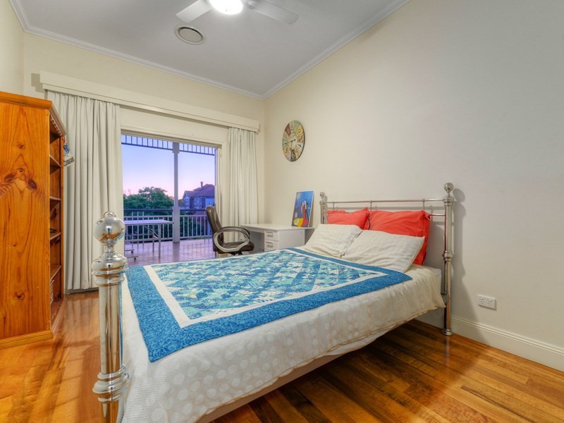 3 Arran Avenue, Hamilton QLD 4007