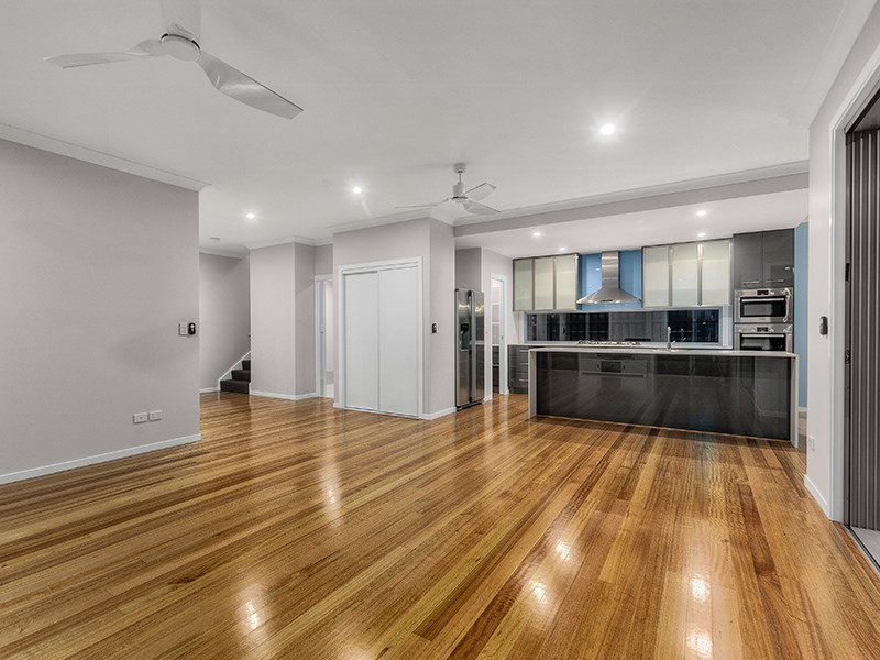 1 Sovereign Place, Bridgeman Downs QLD 4035