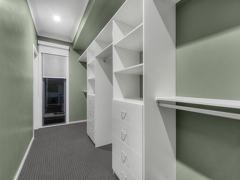 1 Sovereign Place, Bridgeman Downs QLD 4035