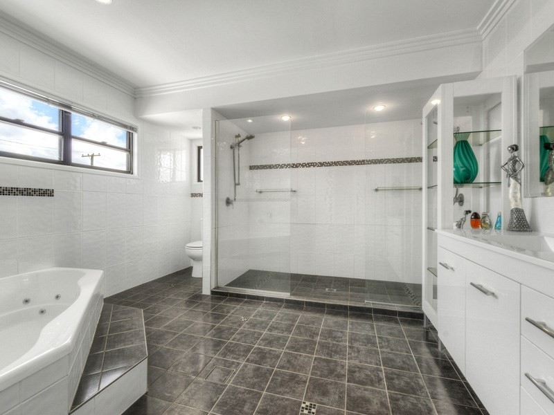 12 Dorames Street, Hendra QLD 4011