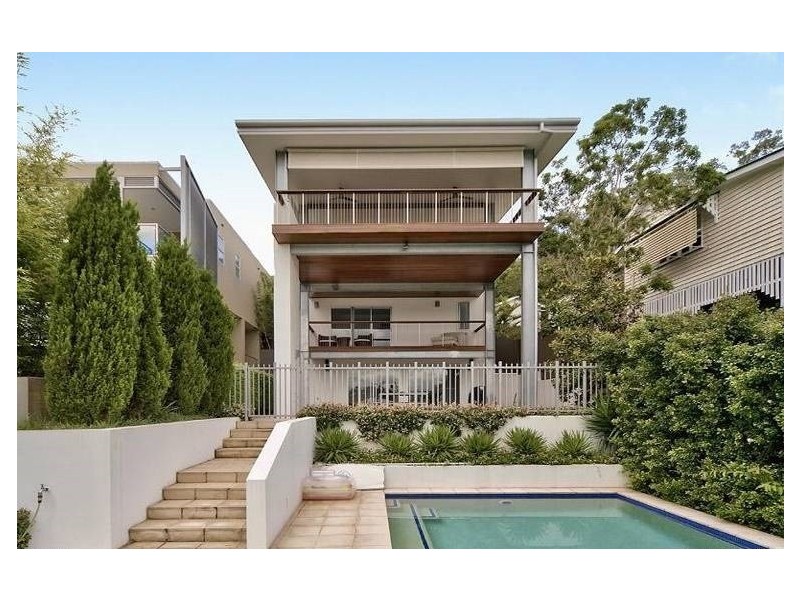 16 Mikado Street, Hamilton QLD 4007