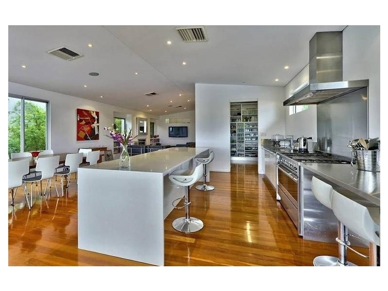 16 Mikado Street, Hamilton QLD 4007