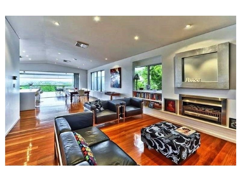 16 Mikado Street, Hamilton QLD 4007