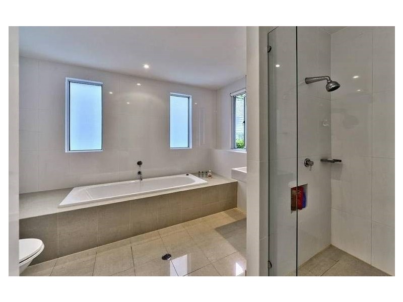 16 Mikado Street, Hamilton QLD 4007