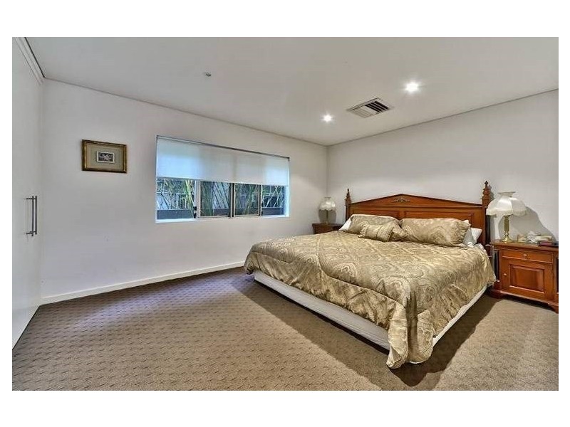 16 Mikado Street, Hamilton QLD 4007