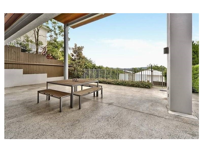 16 Mikado Street, Hamilton QLD 4007