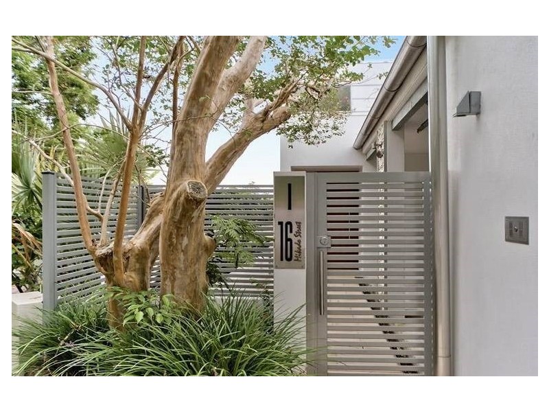 16 Mikado Street, Hamilton QLD 4007