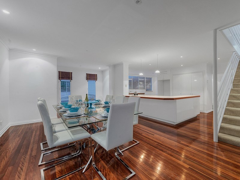 26 Mikado Street, Hamilton QLD 4007