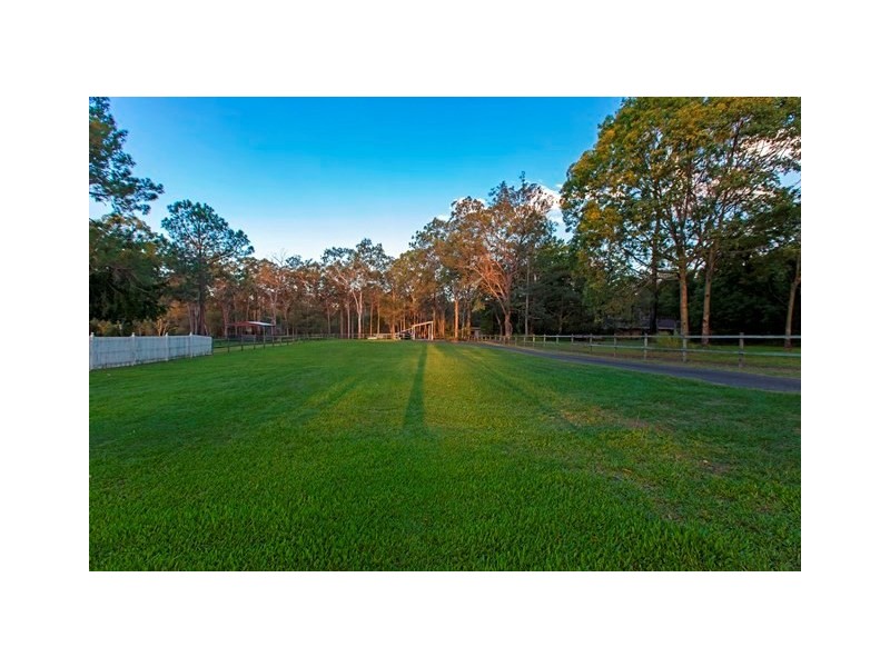 73 Neville Road, Bridgeman Downs QLD 4035