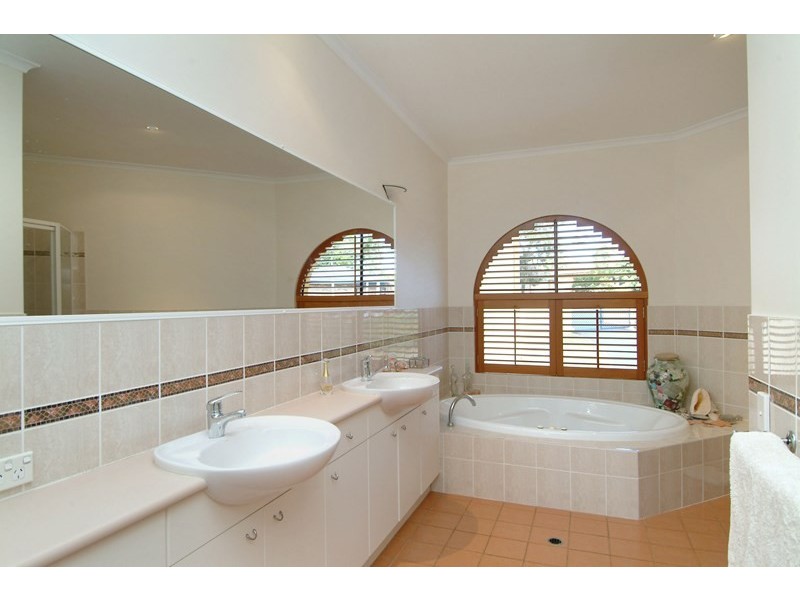 1 Flametree Street, Bridgeman Downs QLD 4035