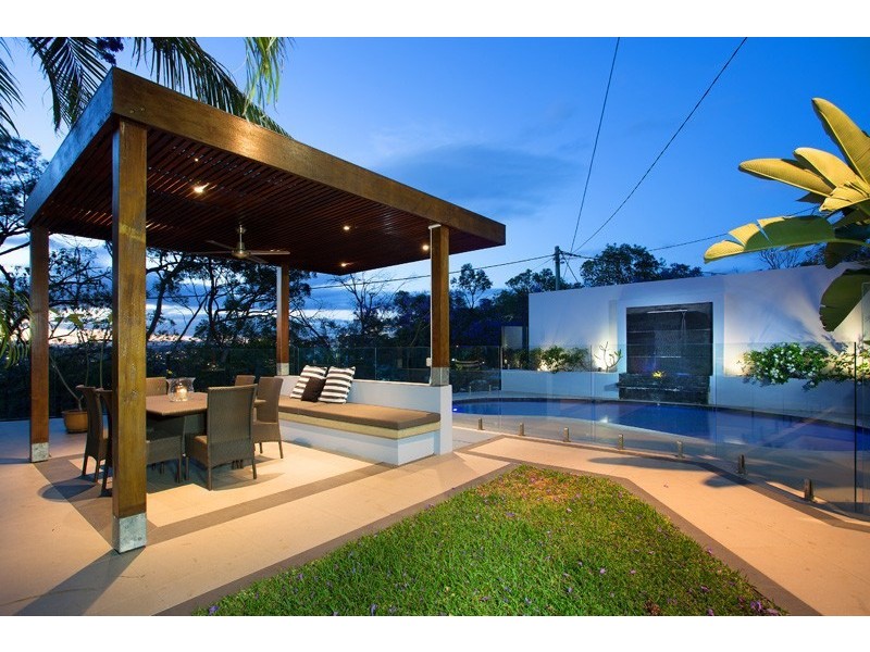 9 Mikado Street, Hamilton QLD 4007