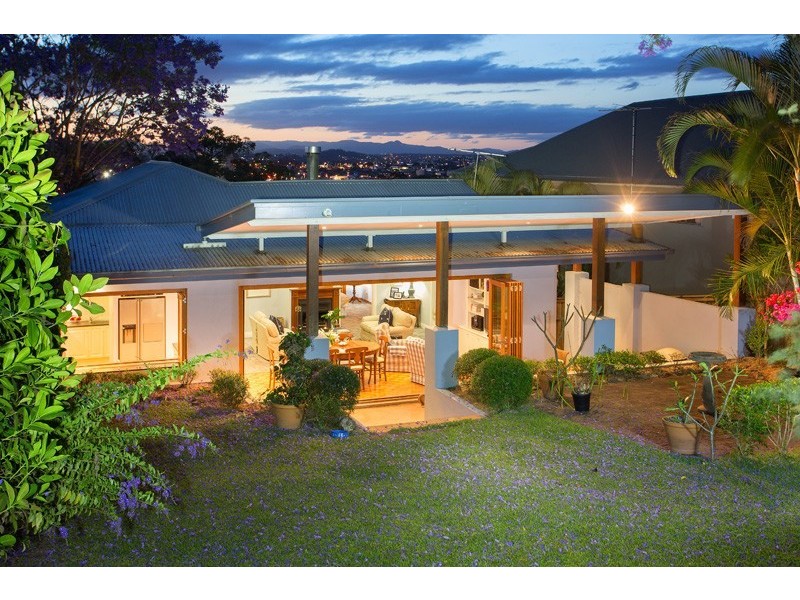 9 Mikado Street, Hamilton QLD 4007