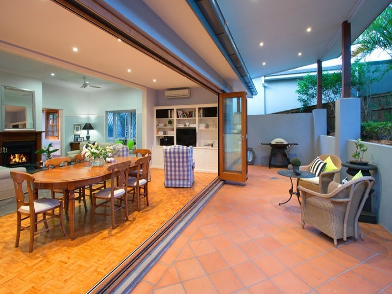 9 Mikado Street, Hamilton QLD 4007