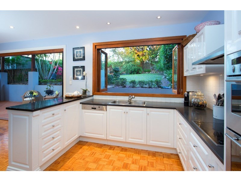 9 Mikado Street, Hamilton QLD 4007