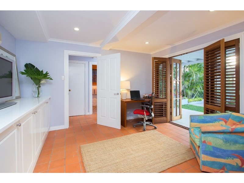 9 Mikado Street, Hamilton QLD 4007