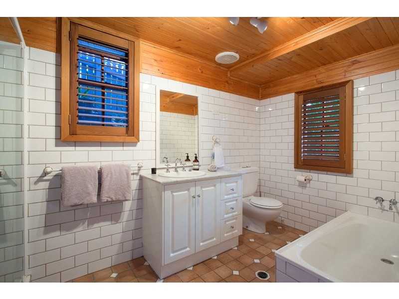 9 Mikado Street, Hamilton QLD 4007