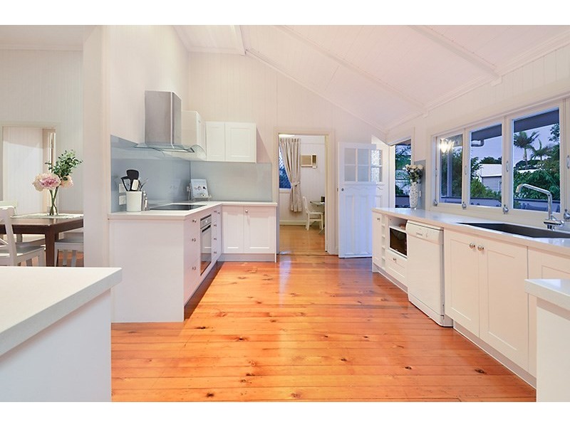 33 Mina Parade, Newmarket QLD 4051