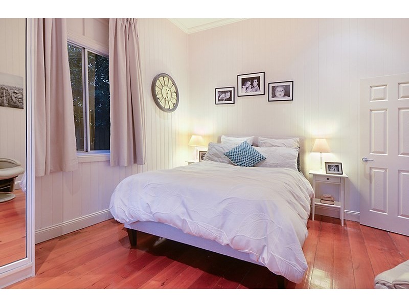 33 Mina Parade, Newmarket QLD 4051