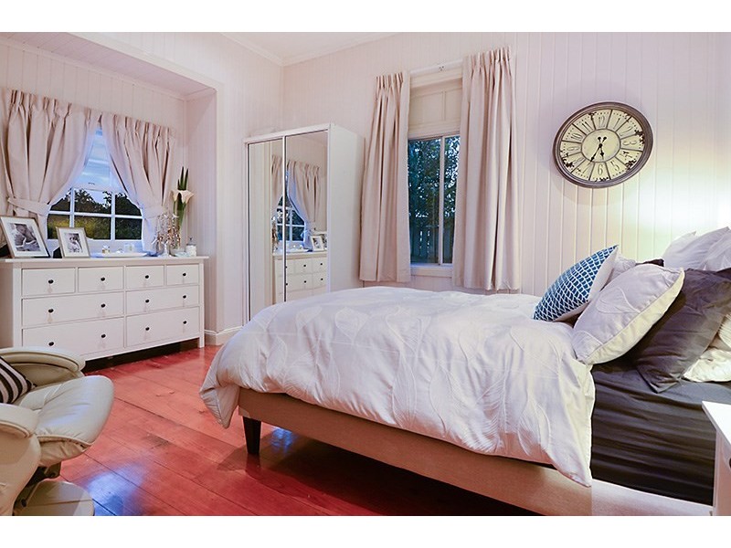 33 Mina Parade, Newmarket QLD 4051