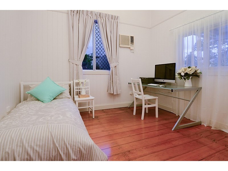 33 Mina Parade, Newmarket QLD 4051