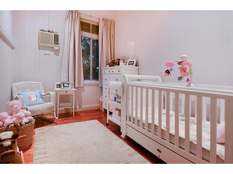 33 Mina Parade, Newmarket QLD 4051