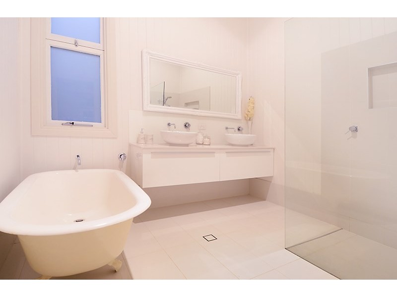 33 Mina Parade, Newmarket QLD 4051