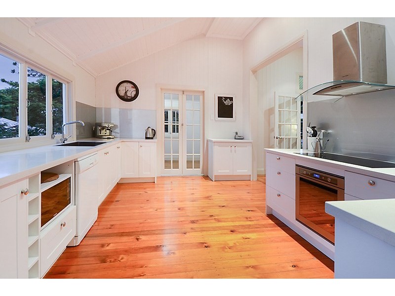 33 Mina Parade, Newmarket QLD 4051