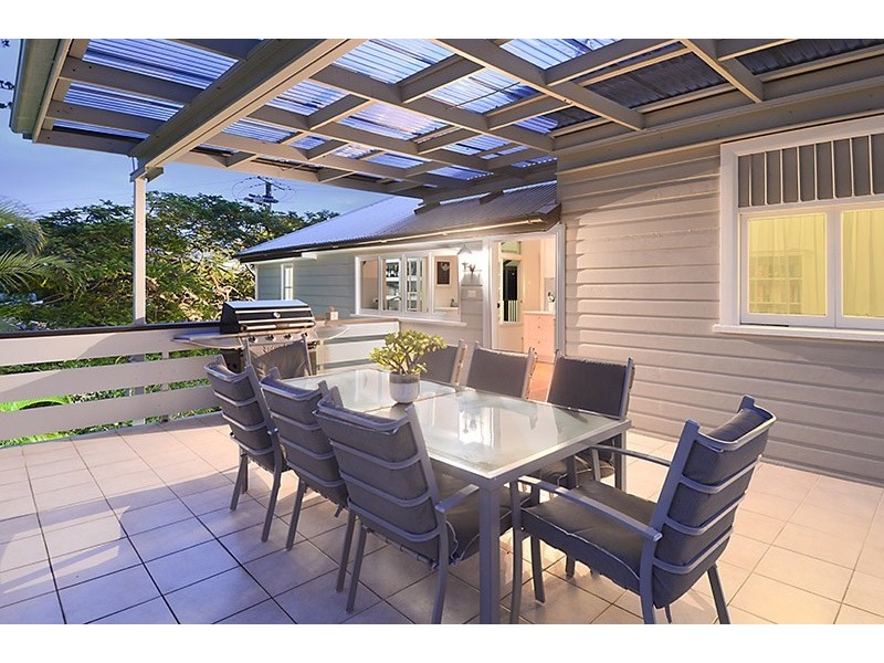 33 Mina Parade, Newmarket QLD 4051