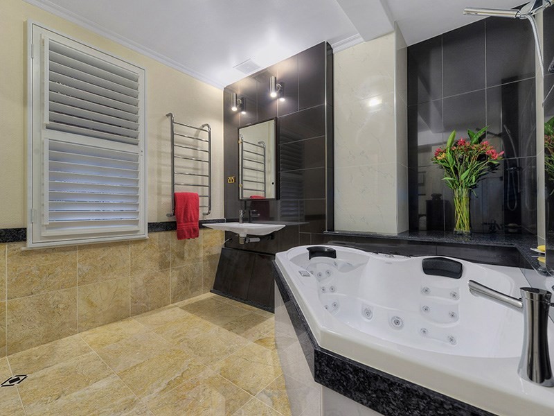 12 Killara Avenue, Hamilton QLD 4007