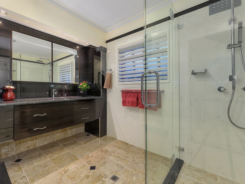 12 Killara Avenue, Hamilton QLD 4007