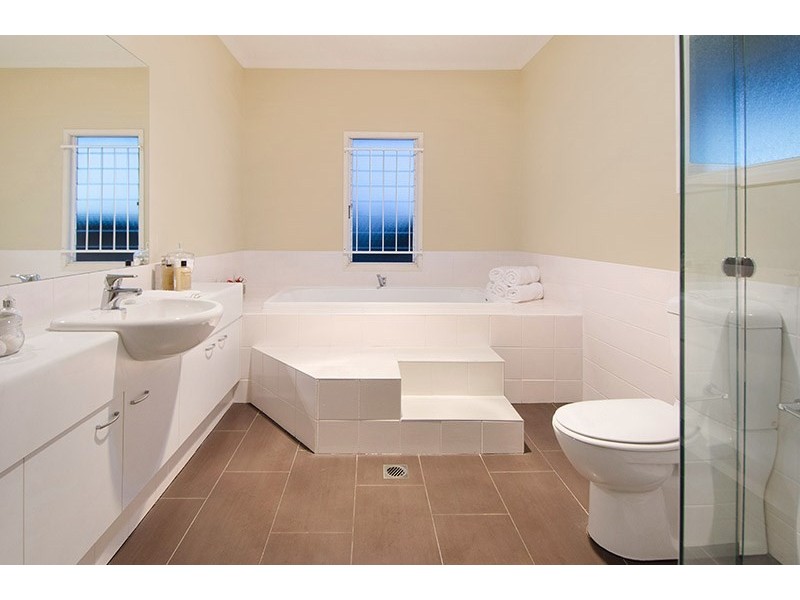 76 Crescent Road, Hamilton QLD 4007