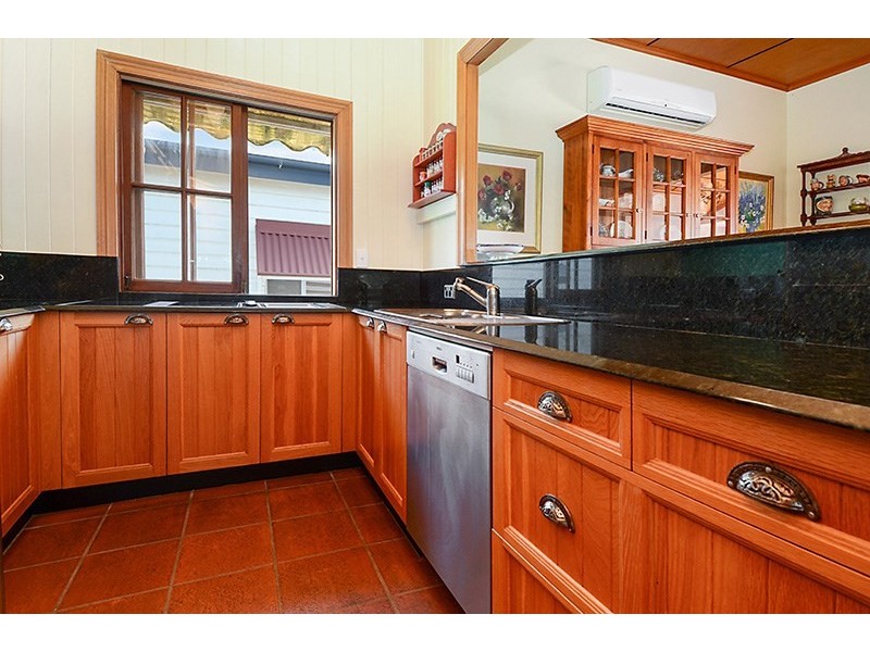 110 Shorncliffe Parade, Shorncliffe QLD 4017