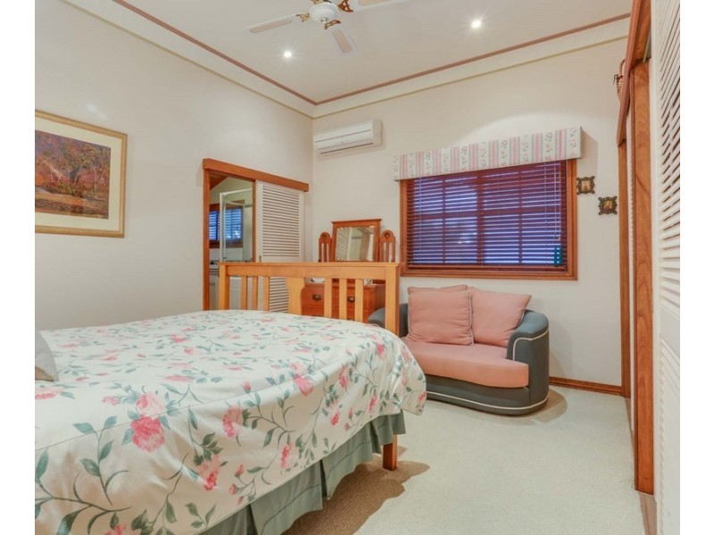 110 Shorncliffe Parade, Shorncliffe QLD 4017