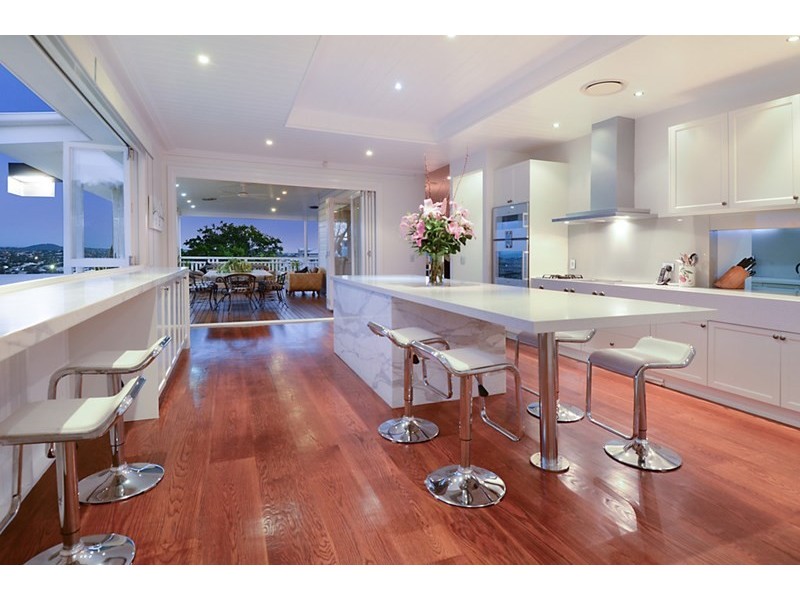 2 Castleton Street, Hamilton QLD 4007