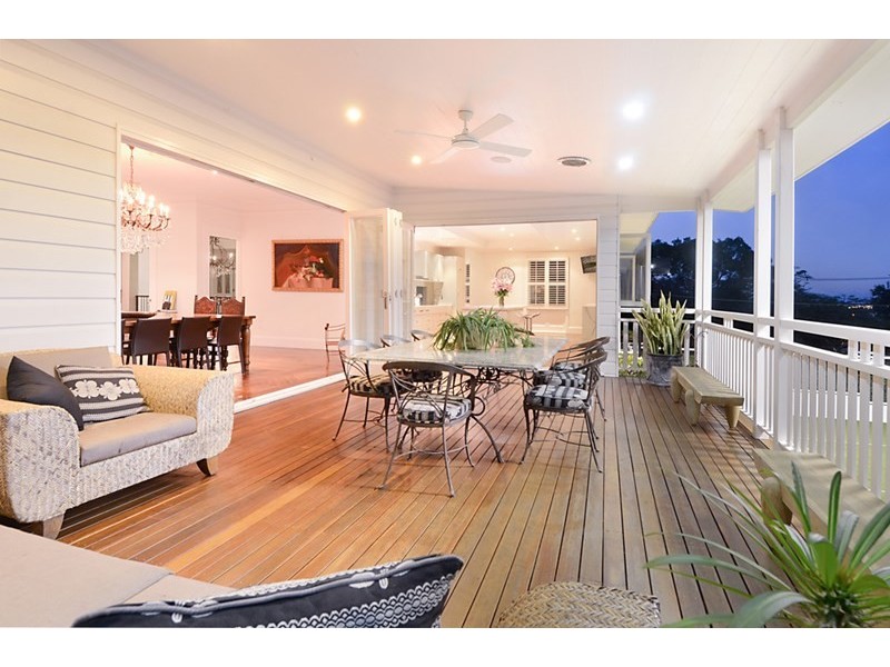 2 Castleton Street, Hamilton QLD 4007