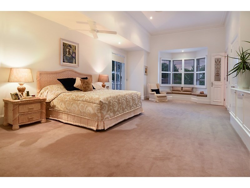 2 Castleton Street, Hamilton QLD 4007