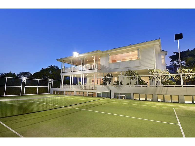 2 Castleton Street, Hamilton QLD 4007