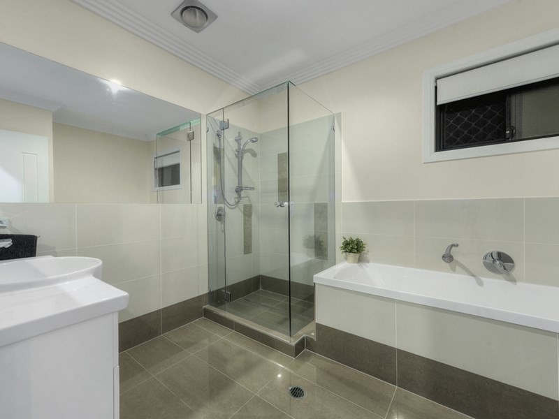 12 Silverbirch Place, Bridgeman Downs QLD 4035